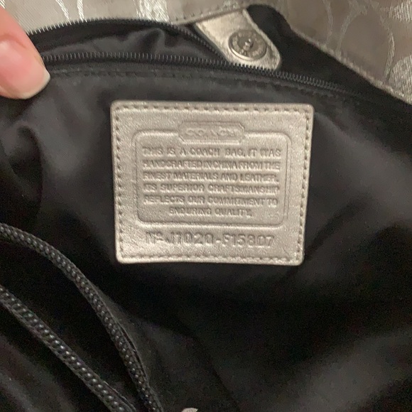 Silver coach signature handbag - Picture 6 of 6